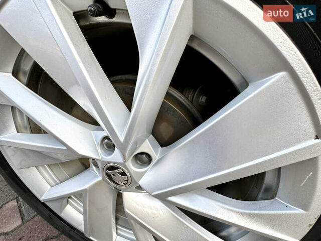 Красный Шкода Enyaq iV, объемом двигателя 0 л и пробегом 35 тыс. км за 23995 $, фото 39 на Automoto.ua