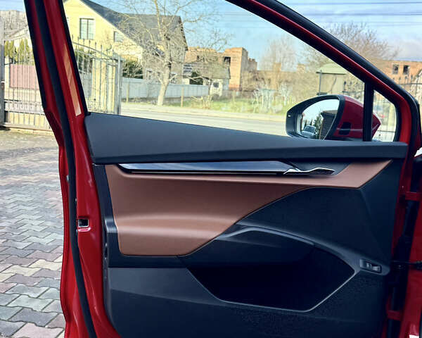 Красный Шкода Enyaq iV, объемом двигателя 0 л и пробегом 35 тыс. км за 23995 $, фото 40 на Automoto.ua