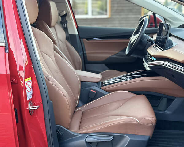 Красный Шкода Enyaq iV, объемом двигателя 0 л и пробегом 35 тыс. км за 23995 $, фото 96 на Automoto.ua