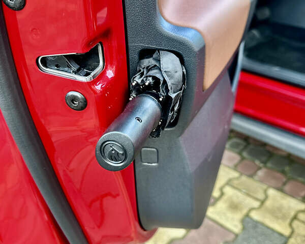 Красный Шкода Enyaq iV, объемом двигателя 0 л и пробегом 35 тыс. км за 23995 $, фото 109 на Automoto.ua