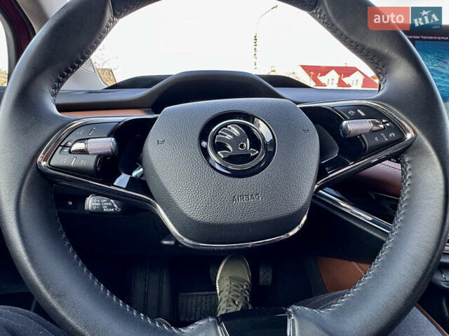 Красный Шкода Enyaq iV, объемом двигателя 0 л и пробегом 35 тыс. км за 23995 $, фото 120 на Automoto.ua