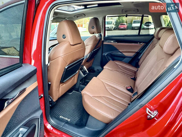 Красный Шкода Enyaq iV, объемом двигателя 0 л и пробегом 35 тыс. км за 23995 $, фото 72 на Automoto.ua