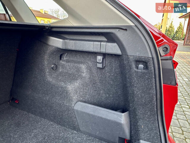 Красный Шкода Enyaq iV, объемом двигателя 0 л и пробегом 35 тыс. км за 23995 $, фото 146 на Automoto.ua