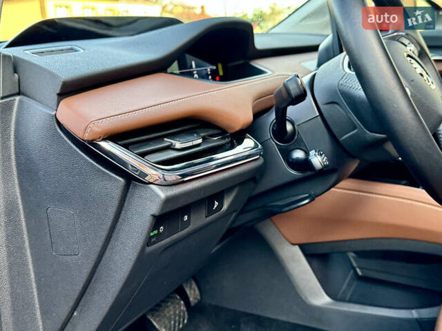 Красный Шкода Enyaq iV, объемом двигателя 0 л и пробегом 35 тыс. км за 23995 $, фото 54 на Automoto.ua