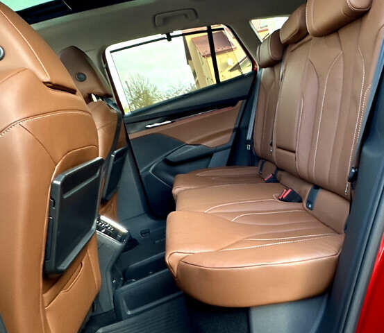 Красный Шкода Enyaq iV, объемом двигателя 0 л и пробегом 35 тыс. км за 23995 $, фото 62 на Automoto.ua