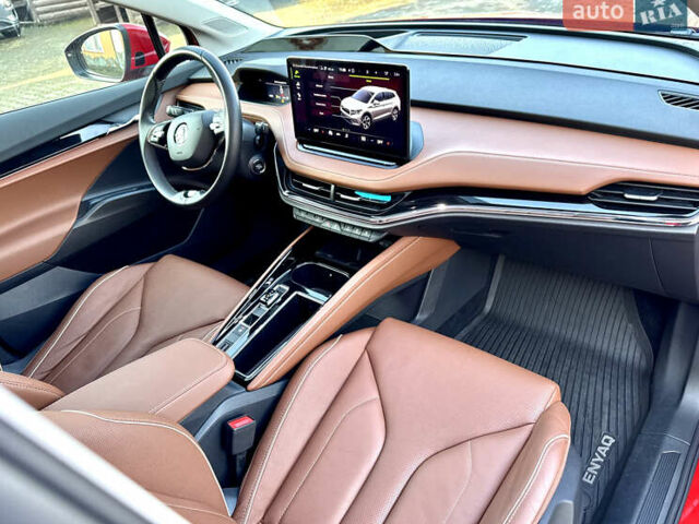 Красный Шкода Enyaq iV, объемом двигателя 0 л и пробегом 35 тыс. км за 23995 $, фото 98 на Automoto.ua