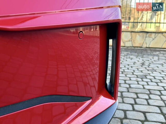Красный Шкода Enyaq iV, объемом двигателя 0 л и пробегом 35 тыс. км за 23995 $, фото 7 на Automoto.ua
