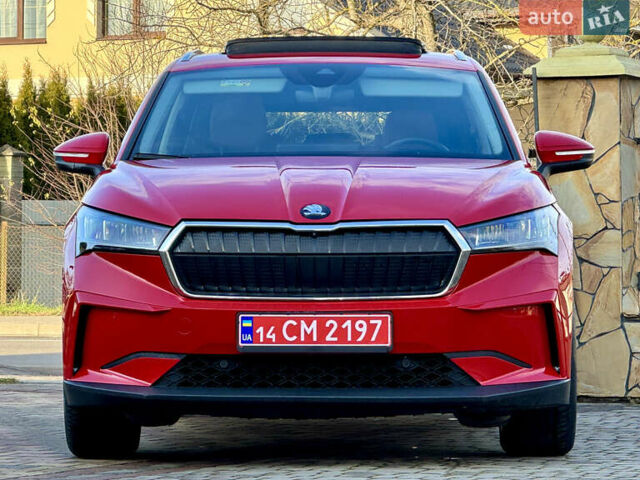 Красный Шкода Enyaq iV, объемом двигателя 0 л и пробегом 35 тыс. км за 23995 $, фото 1 на Automoto.ua