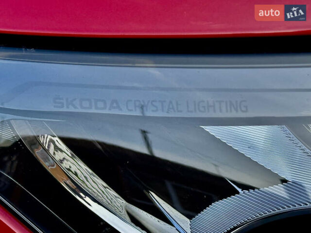 Красный Шкода Enyaq iV, объемом двигателя 0 л и пробегом 35 тыс. км за 23995 $, фото 10 на Automoto.ua