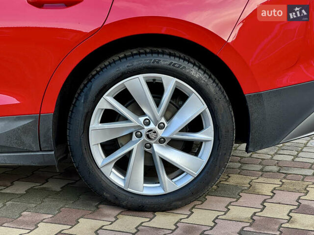 Красный Шкода Enyaq iV, объемом двигателя 0 л и пробегом 35 тыс. км за 23995 $, фото 38 на Automoto.ua