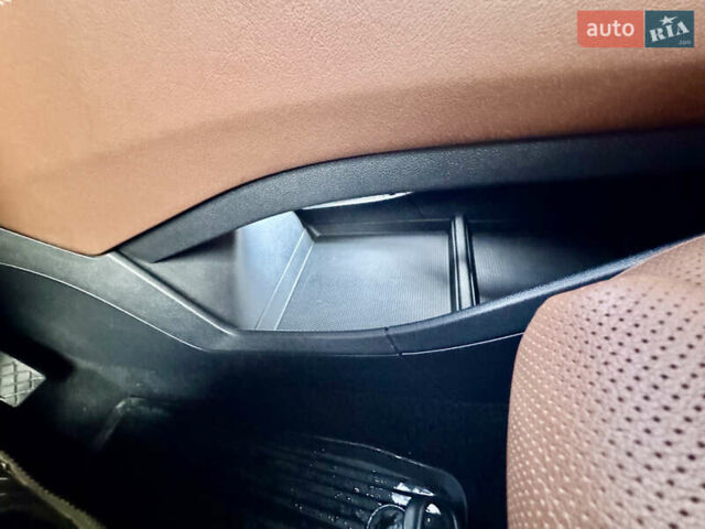 Красный Шкода Enyaq iV, объемом двигателя 0 л и пробегом 35 тыс. км за 23995 $, фото 118 на Automoto.ua