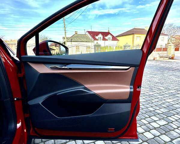 Красный Шкода Enyaq iV, объемом двигателя 0 л и пробегом 35 тыс. км за 23995 $, фото 94 на Automoto.ua