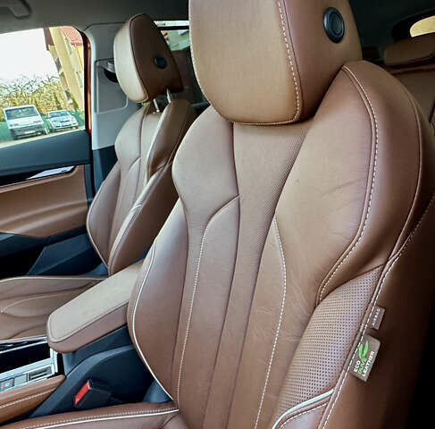 Красный Шкода Enyaq iV, объемом двигателя 0 л и пробегом 35 тыс. км за 23995 $, фото 46 на Automoto.ua