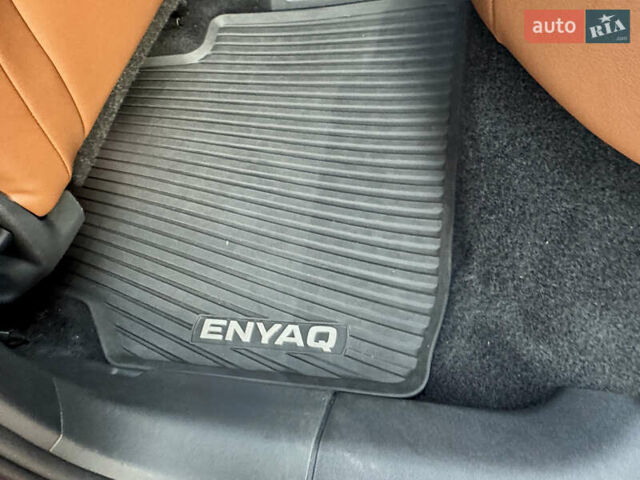 Красный Шкода Enyaq iV, объемом двигателя 0 л и пробегом 35 тыс. км за 23995 $, фото 71 на Automoto.ua