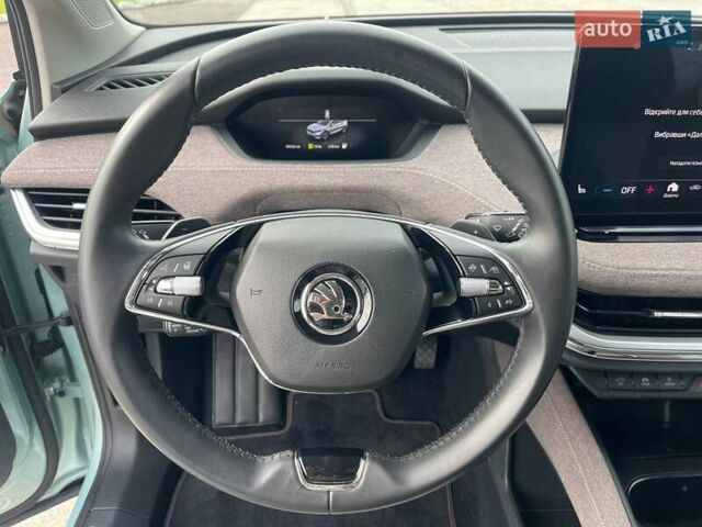 Серый Шкода Enyaq iV, объемом двигателя 0 л и пробегом 34 тыс. км за 22990 $, фото 31 на Automoto.ua