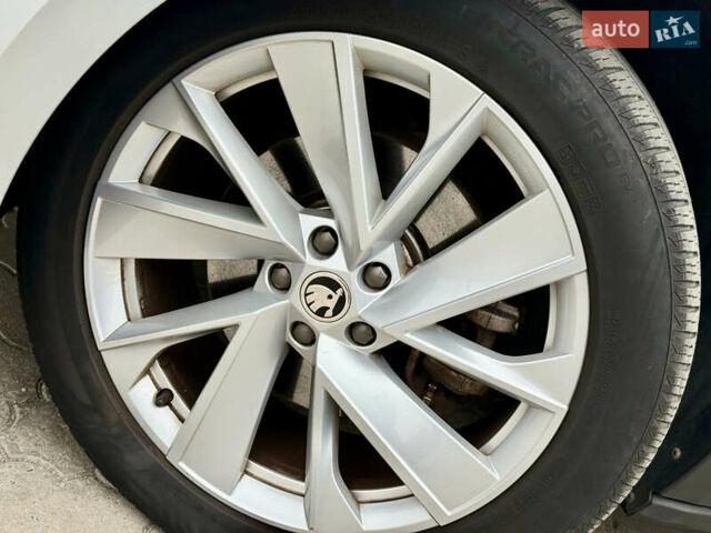 Сірий Шкода Enyaq iV, об'ємом двигуна 0 л та пробігом 190 тис. км за 22500 $, фото 9 на Automoto.ua