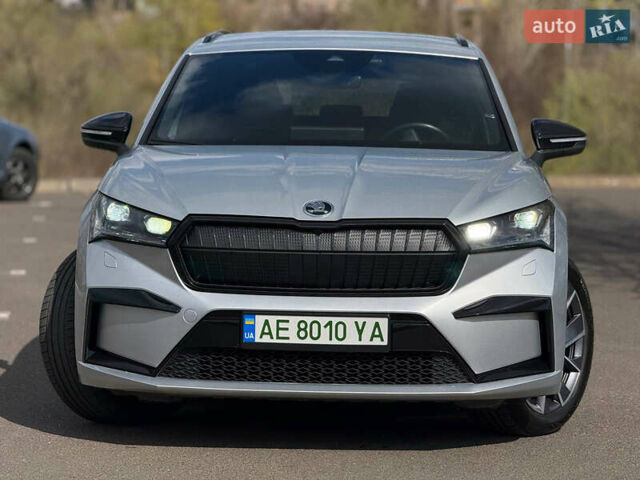 Серый Шкода Enyaq iV, объемом двигателя 0 л и пробегом 99 тыс. км за 26500 $, фото 1 на Automoto.ua