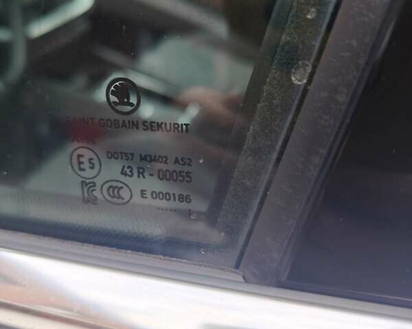 Серый Шкода Enyaq iV, объемом двигателя 0 л и пробегом 256 тыс. км за 20900 $, фото 10 на Automoto.ua