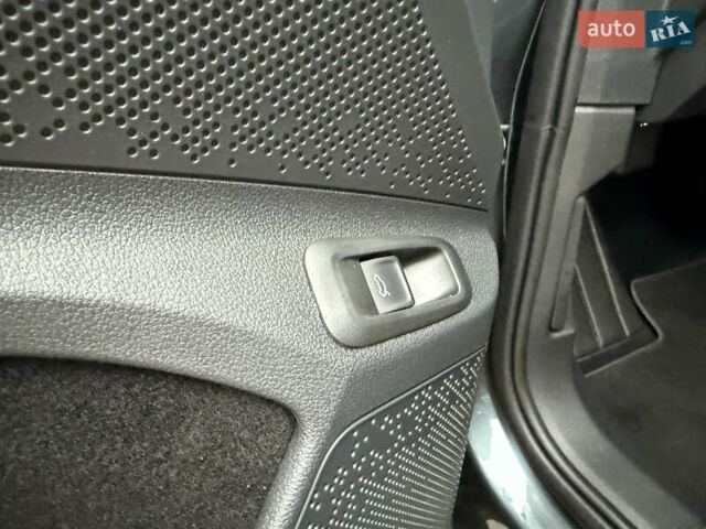 Серый Шкода Enyaq iV, объемом двигателя 0 л и пробегом 190 тыс. км за 21600 $, фото 25 на Automoto.ua