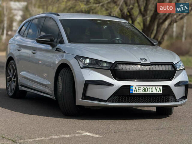 Серый Шкода Enyaq iV, объемом двигателя 0 л и пробегом 99 тыс. км за 26500 $, фото 2 на Automoto.ua