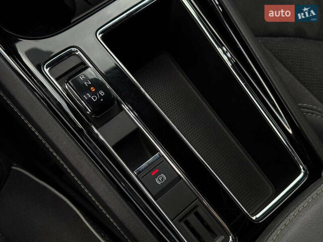 Серый Шкода Enyaq iV, объемом двигателя 0 л и пробегом 99 тыс. км за 26500 $, фото 53 на Automoto.ua