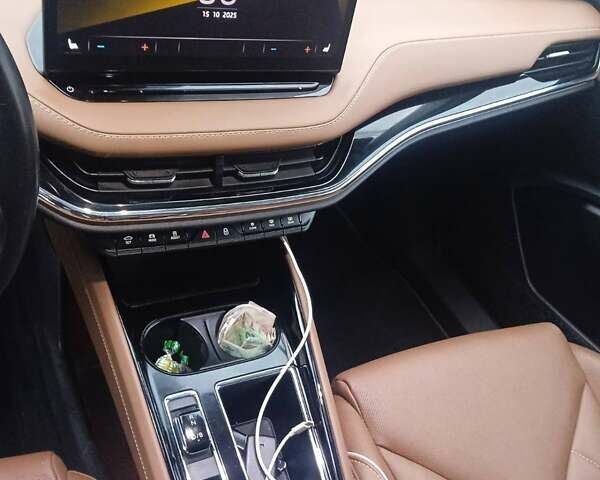 Серый Шкода Enyaq iV, объемом двигателя 0 л и пробегом 130 тыс. км за 27600 $, фото 4 на Automoto.ua