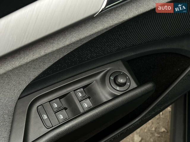 Серый Шкода Enyaq iV, объемом двигателя 0 л и пробегом 65 тыс. км за 22000 $, фото 56 на Automoto.ua