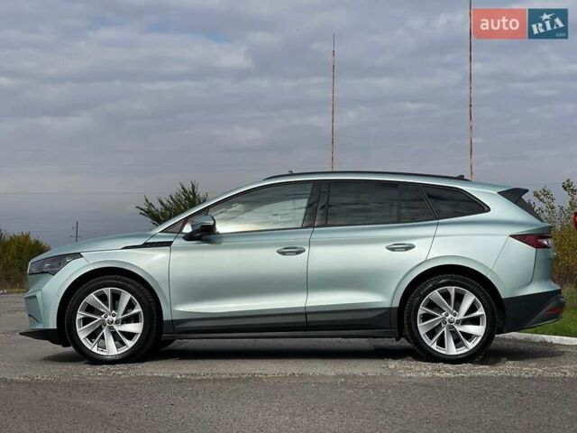 Серый Шкода Enyaq iV, объемом двигателя 0 л и пробегом 34 тыс. км за 22990 $, фото 4 на Automoto.ua