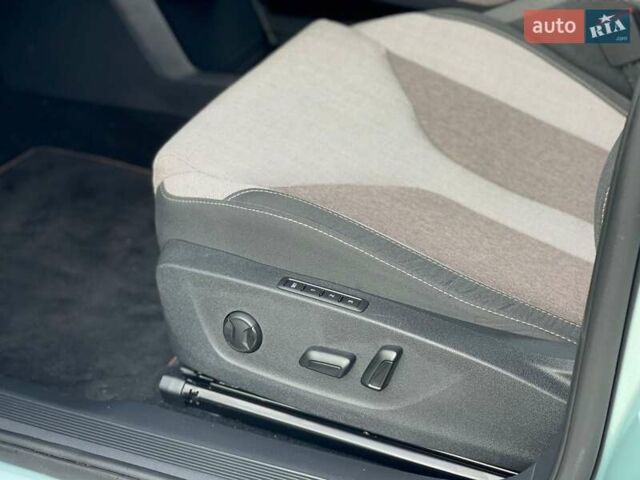 Серый Шкода Enyaq iV, объемом двигателя 0 л и пробегом 34 тыс. км за 22990 $, фото 19 на Automoto.ua