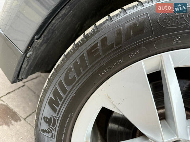 Серый Шкода Enyaq iV, объемом двигателя 0 л и пробегом 190 тыс. км за 21600 $, фото 96 на Automoto.ua