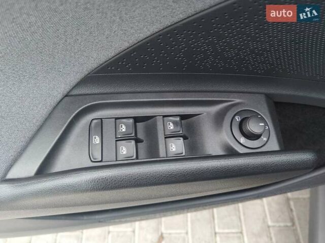 Серый Шкода Enyaq iV, объемом двигателя 0 л и пробегом 256 тыс. км за 20900 $, фото 18 на Automoto.ua