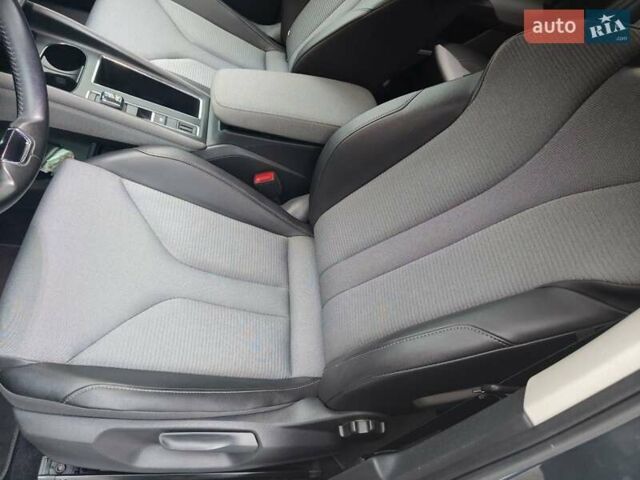 Серый Шкода Enyaq iV, объемом двигателя 0 л и пробегом 256 тыс. км за 20900 $, фото 20 на Automoto.ua