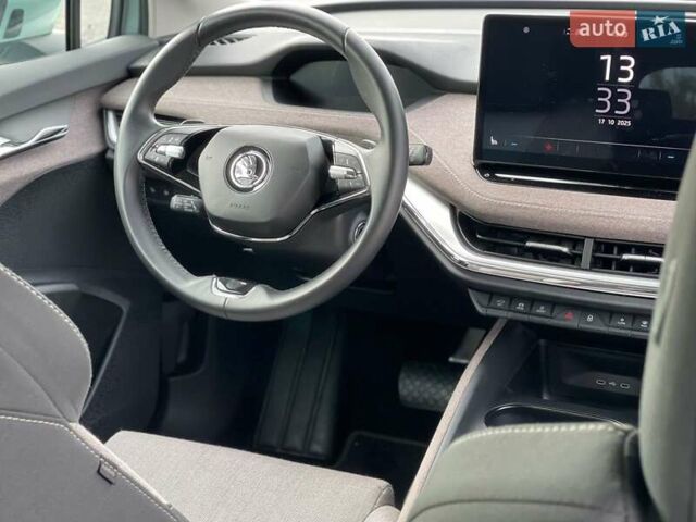 Серый Шкода Enyaq iV, объемом двигателя 0 л и пробегом 34 тыс. км за 22990 $, фото 26 на Automoto.ua