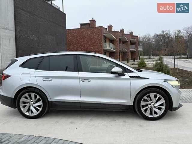 Серый Шкода Enyaq iV, объемом двигателя 0 л и пробегом 189 тыс. км за 19999 $, фото 9 на Automoto.ua