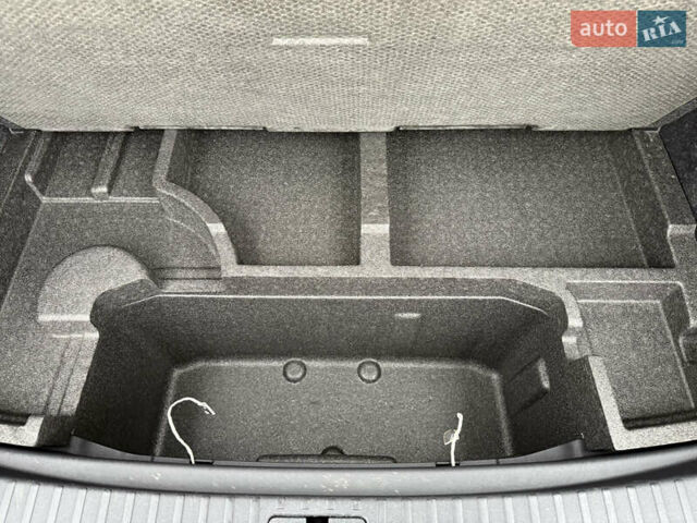 Серый Шкода Enyaq iV, объемом двигателя 0 л и пробегом 190 тыс. км за 21600 $, фото 79 на Automoto.ua