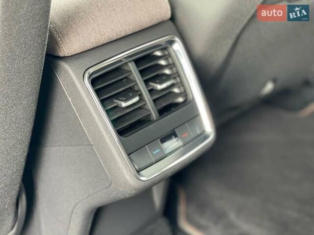 Серый Шкода Enyaq iV, объемом двигателя 0 л и пробегом 34 тыс. км за 22990 $, фото 49 на Automoto.ua