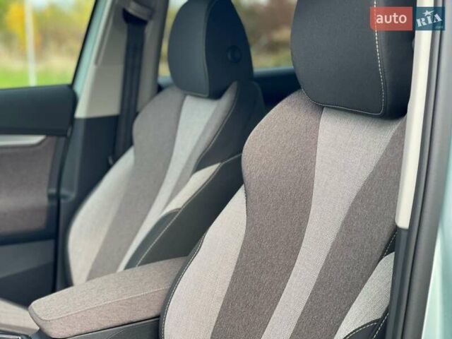 Серый Шкода Enyaq iV, объемом двигателя 0 л и пробегом 34 тыс. км за 22990 $, фото 22 на Automoto.ua