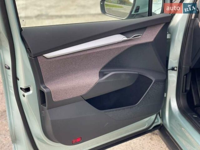 Серый Шкода Enyaq iV, объемом двигателя 0 л и пробегом 34 тыс. км за 22990 $, фото 44 на Automoto.ua