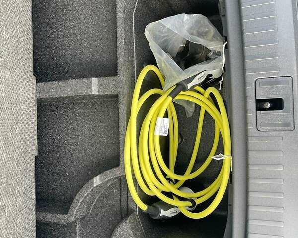 Серый Шкода Enyaq iV, объемом двигателя 0 л и пробегом 34 тыс. км за 22990 $, фото 15 на Automoto.ua