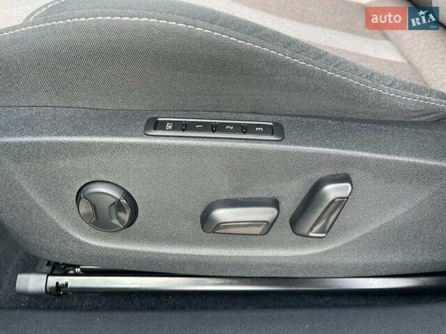 Серый Шкода Enyaq iV, объемом двигателя 0 л и пробегом 34 тыс. км за 22990 $, фото 23 на Automoto.ua