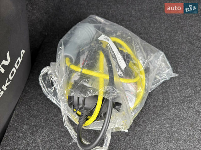 Серый Шкода Enyaq iV, объемом двигателя 0 л и пробегом 190 тыс. км за 21600 $, фото 78 на Automoto.ua