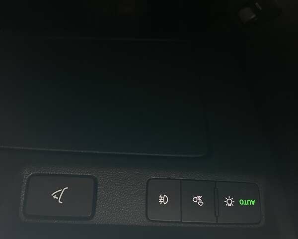 Серый Шкода Enyaq iV, объемом двигателя 0 л и пробегом 78 тыс. км за 27900 $, фото 21 на Automoto.ua