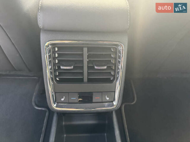 Серый Шкода Enyaq iV, объемом двигателя 0 л и пробегом 202 тыс. км за 25950 $, фото 15 на Automoto.ua