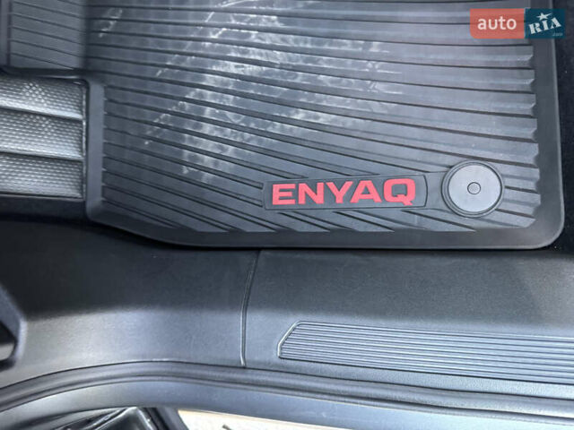 Серый Шкода Enyaq iV, объемом двигателя 0 л и пробегом 40 тыс. км за 26800 $, фото 13 на Automoto.ua