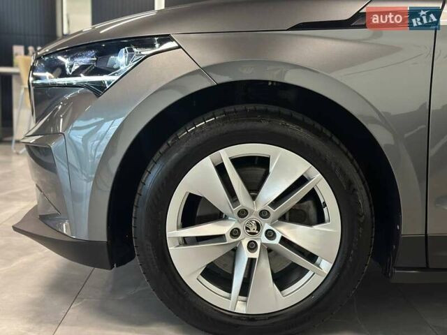Серый Шкода Enyaq iV, объемом двигателя 0 л и пробегом 135 тыс. км за 26900 $, фото 5 на Automoto.ua