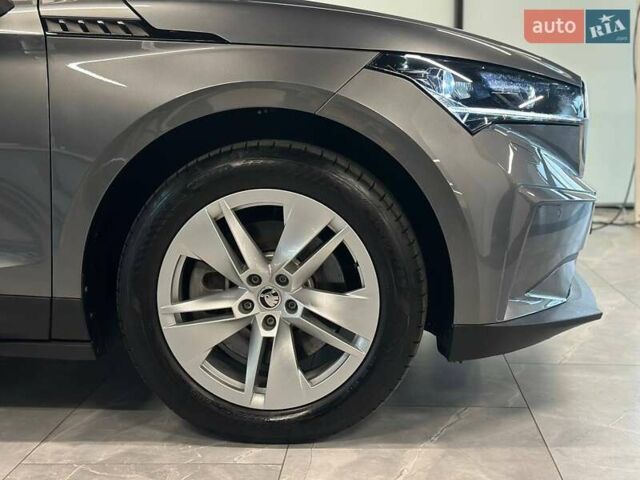 Серый Шкода Enyaq iV, объемом двигателя 0 л и пробегом 135 тыс. км за 26900 $, фото 4 на Automoto.ua