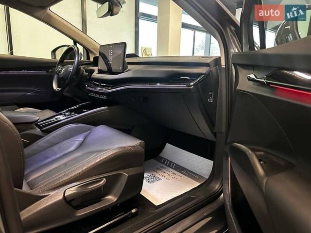 Серый Шкода Enyaq iV, объемом двигателя 0 л и пробегом 135 тыс. км за 26900 $, фото 31 на Automoto.ua