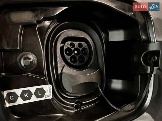 Серый Шкода Enyaq iV, объемом двигателя 0 л и пробегом 135 тыс. км за 26900 $, фото 36 на Automoto.ua