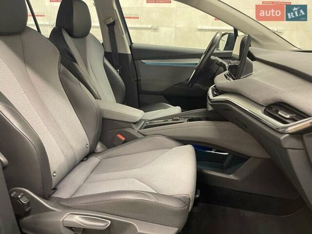 Шкода Enyaq iV 2022 в Луцке на Automoto.ua Серый Шкода Enyaq iV, объемом двигателя 0 л и пробегом 65 тыс. км за 21499 $, фото 4 на Automoto.ua