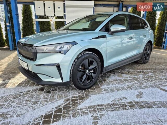 Серый Шкода Enyaq iV, объемом двигателя 0 л и пробегом 27 тыс. км за 32500 $, фото 4 на Automoto.ua